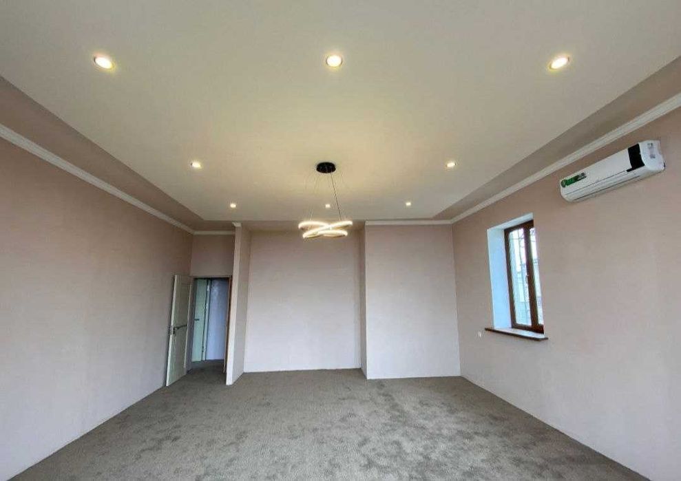 Продам дом на участке(4 сотки) в М-Улугбекском районе.