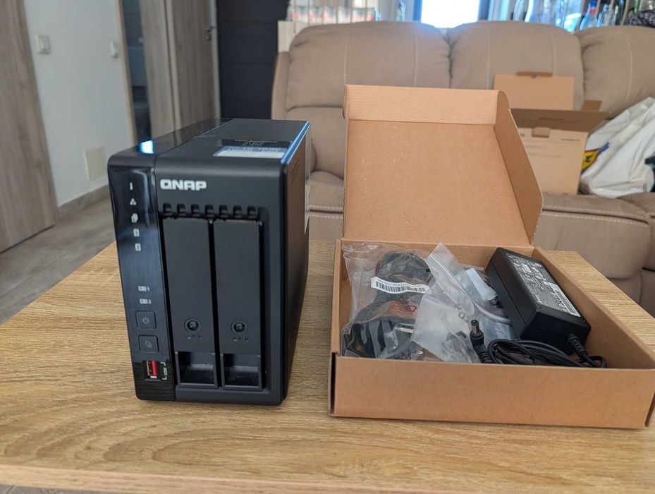 NAS QNAP TS-253E, 16GB/RAM (8GB adaugati), SSD NVME Silicon Power 512GB, in garantie 30 de luni