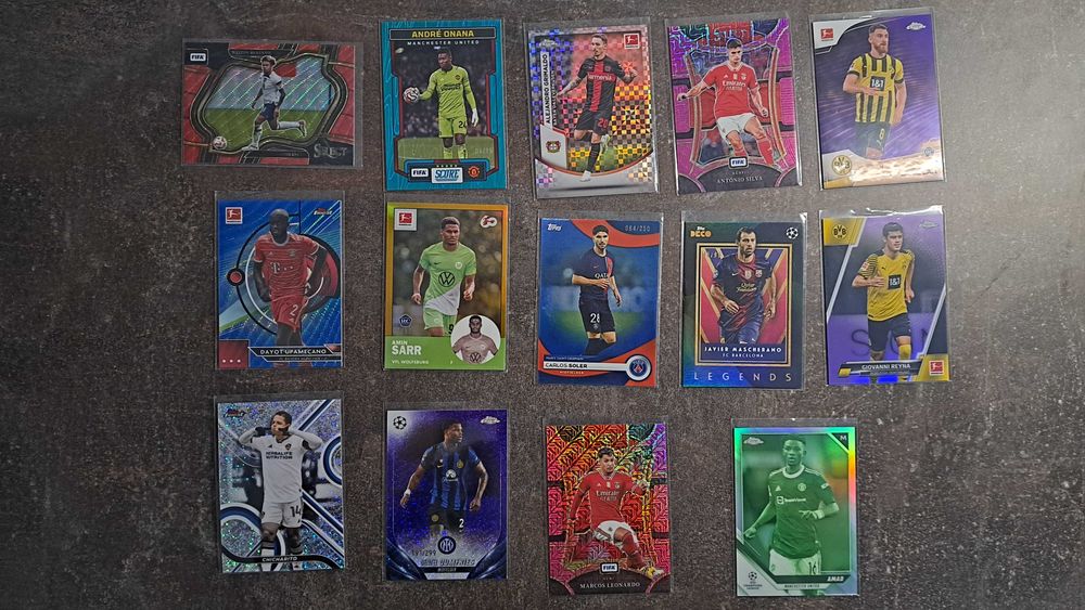 Cartonase cu fotbalisti numerotate,paralele,inserturi si rookie cards