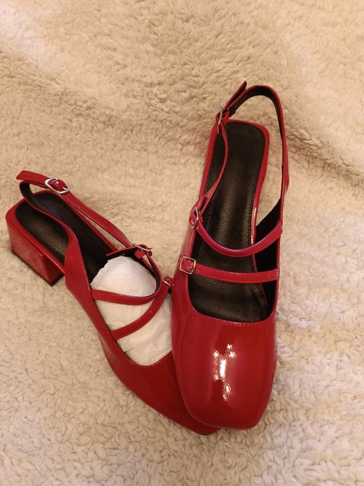 Женские босоножки