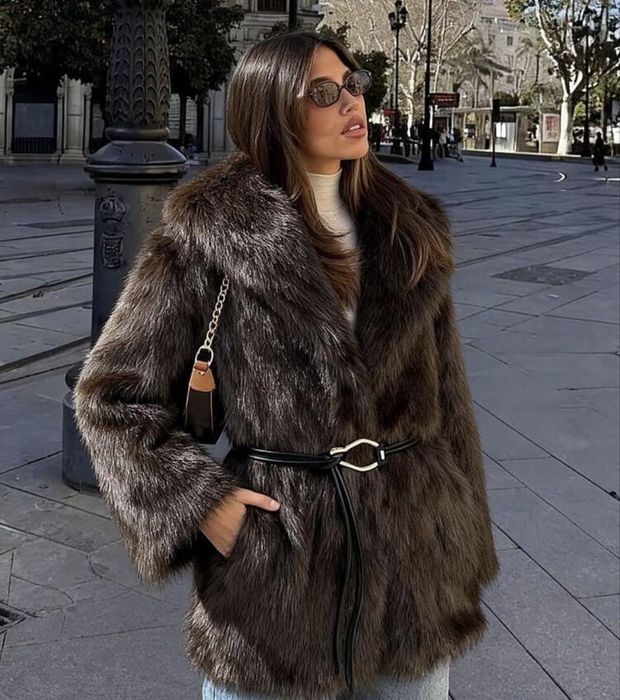 Дамско еко палто с лъскав косъм модел Zara