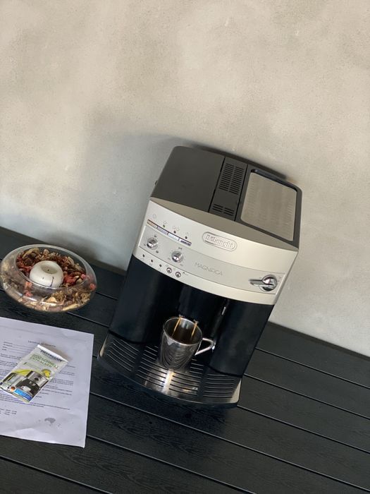 Expresor/Espressor Aparat cafea Delonghi Magnifica (garantie)