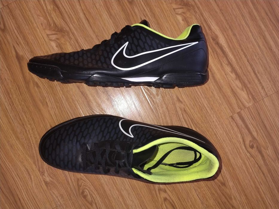 Ghete fotbal Nike mărimea 48.5 – stare foarte bună