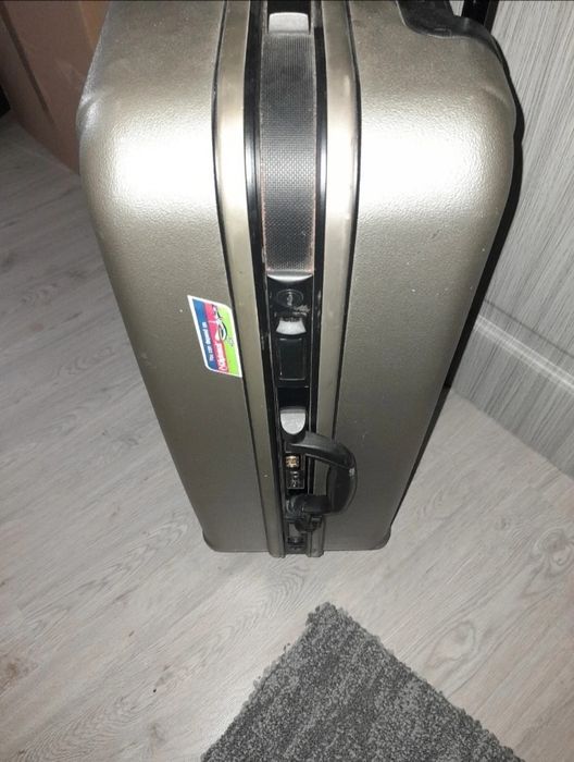 Vând troller gri