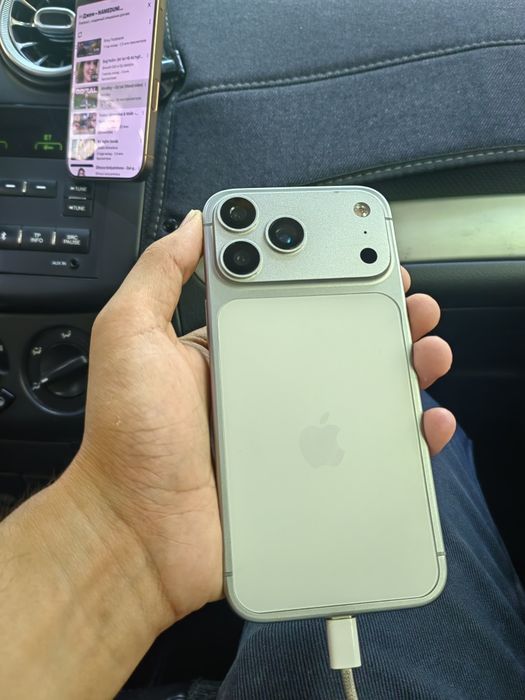 Iphone 17 pro max dubai versiyasi sotiladi