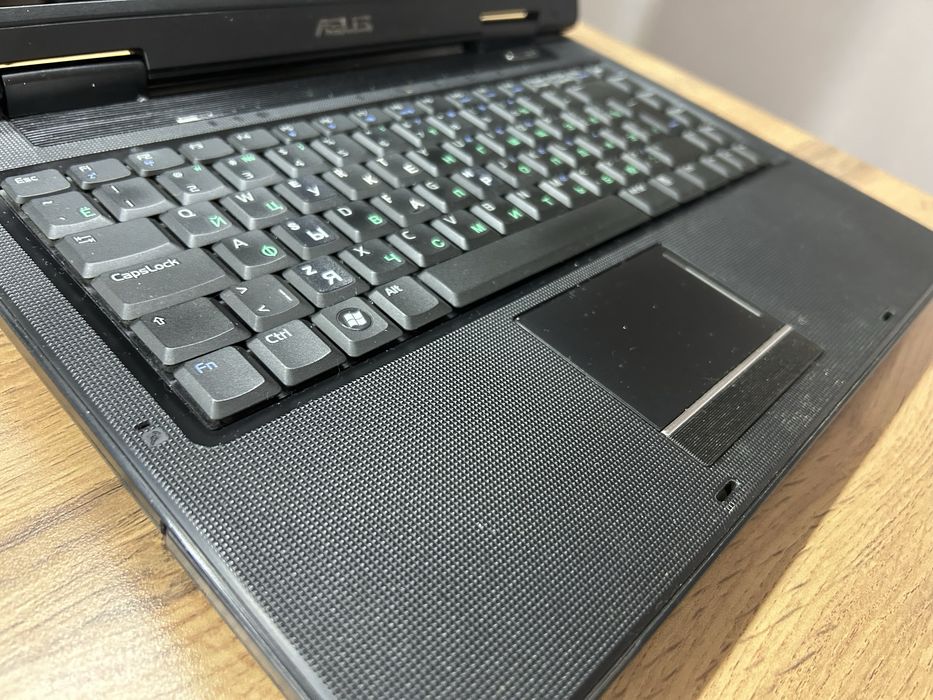 Ноутбук Asus  в хорошем состоянии