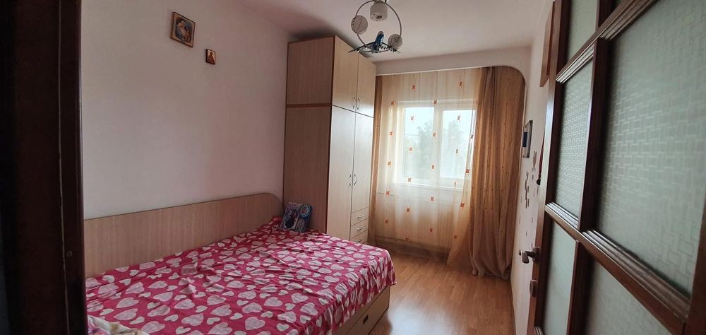 Închiriez apartament cu 3 camere zona Paltinis, str Cosmonautilor
