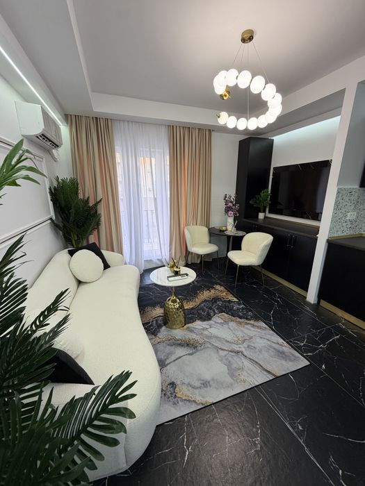 DE ÎNCHIRIAT – STUDIO PREMIUM  in Cosmopolis Vedere la piscina /parcare