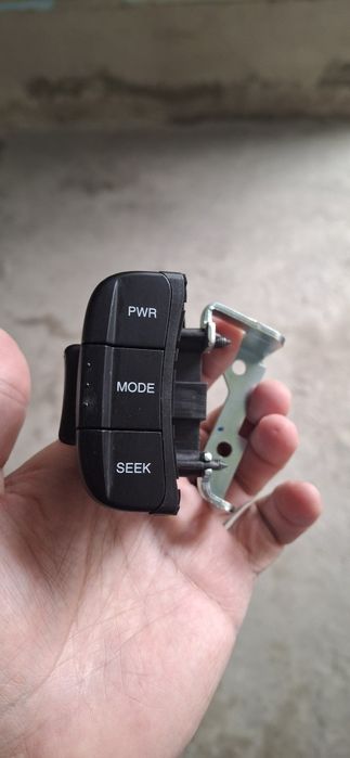 Продам кнопки руля мултимедия от jentra и nexia 3 оригинал с крепление