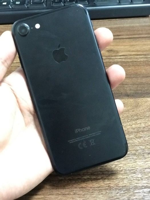 iPhone 7 jeet black LLA  SROCHNO