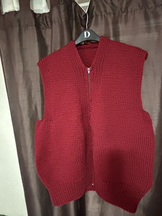 Vestă tricotată roșie cu fermoar, handmade, fără mâneci