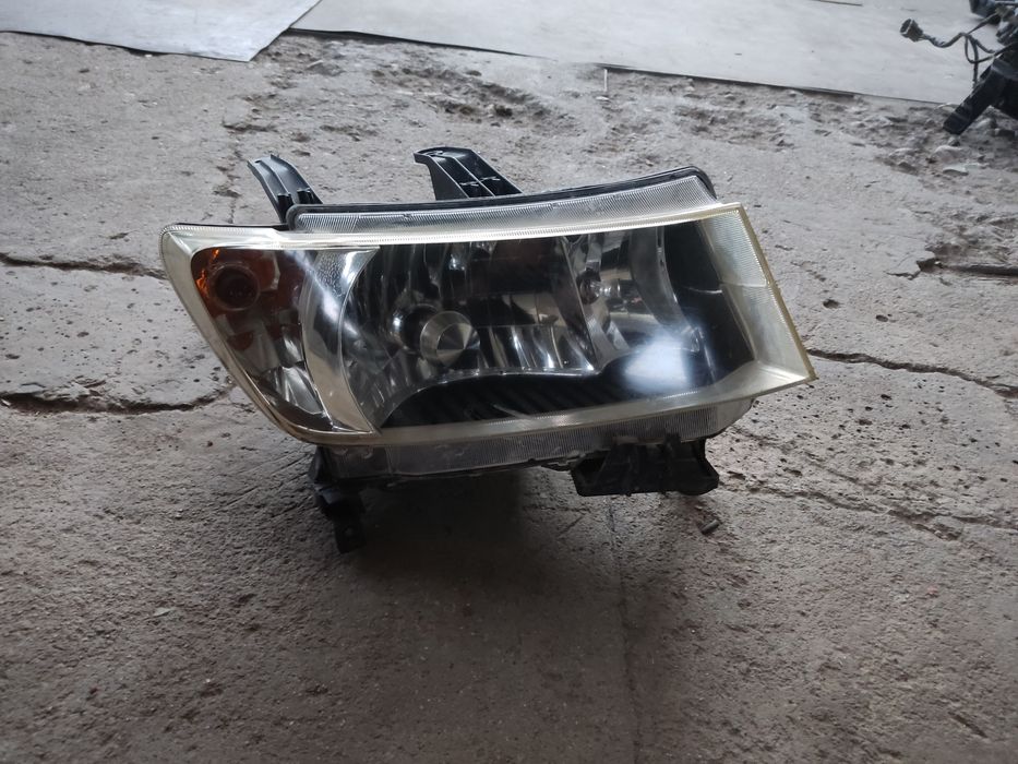 Фара  на Toyota Bb