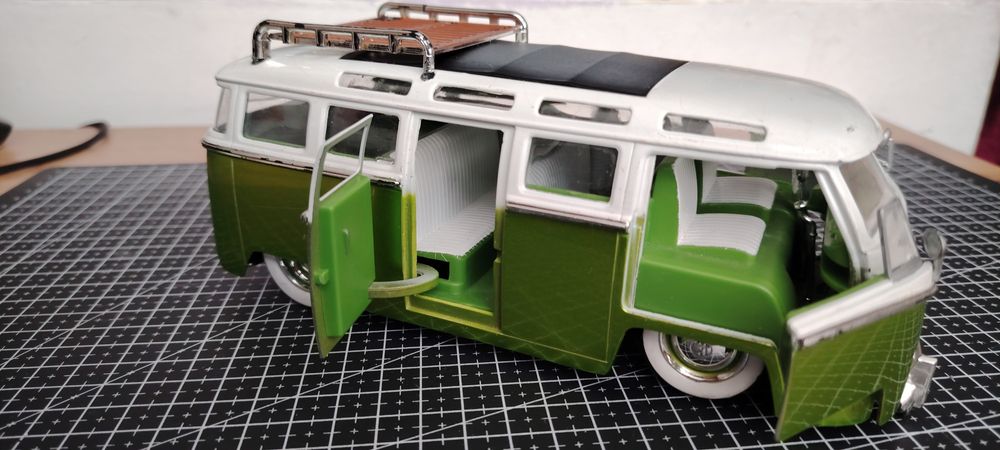 броя метални колички мащаб 1:24 (Комплект