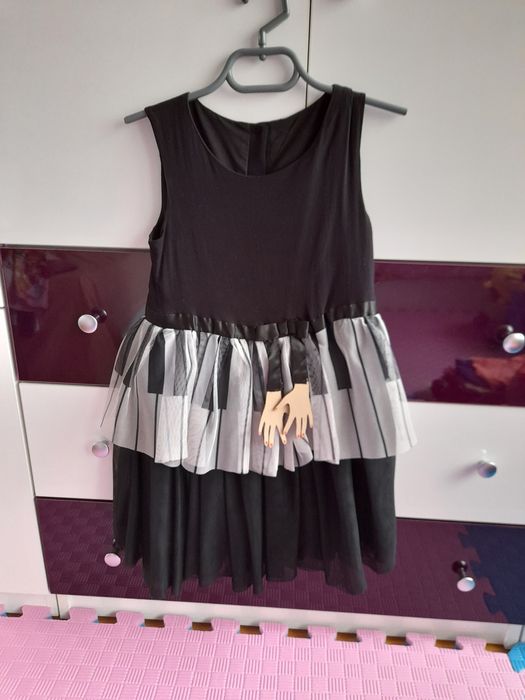 Много официални рокли 116