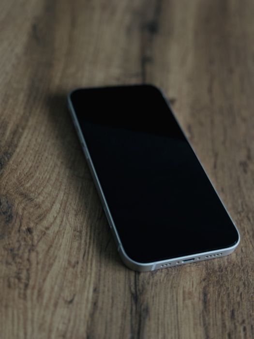 Продам Iphone 13