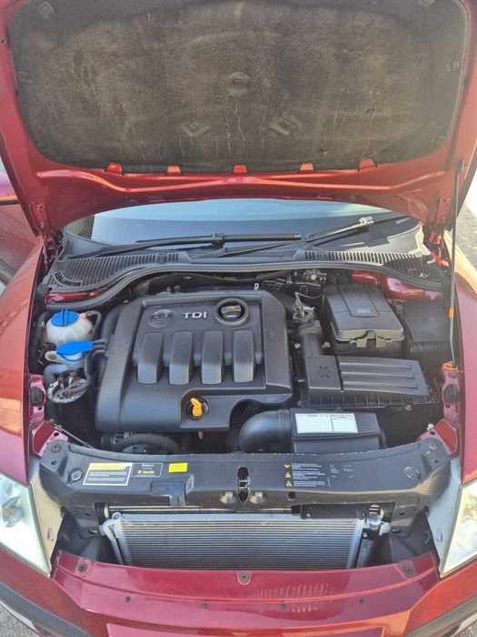 Bara fata / Capota motor Skoda Octavia 2 1.9 BXE 2006