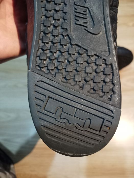 Adidași Nike LeBron NSW nr 42