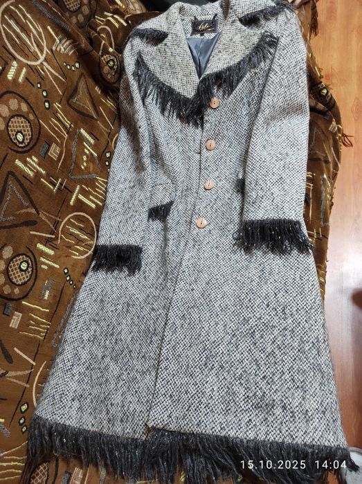 Продам кожаную женскую куртку, пальто