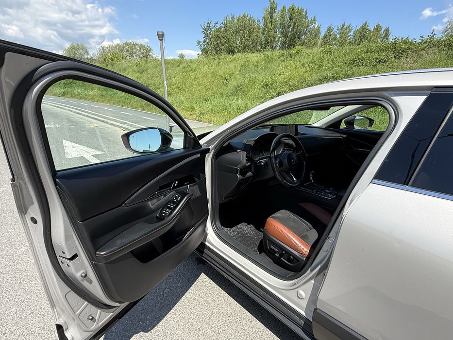 Mazda CX-30 garantie, TVA deductibil, predare leasing. BOSE, HUD, MRCC, faruri Led