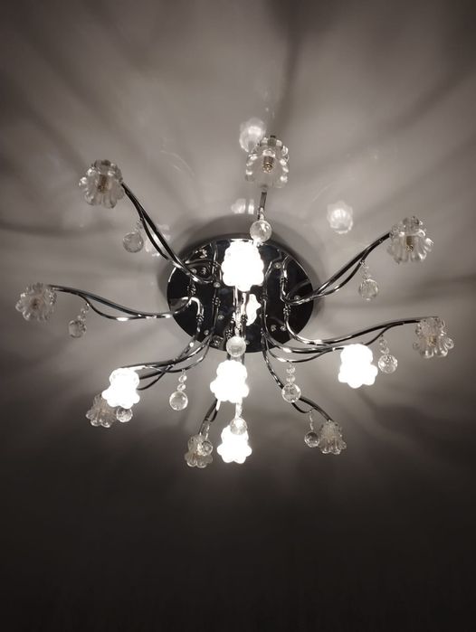 Продам люстру с пультом