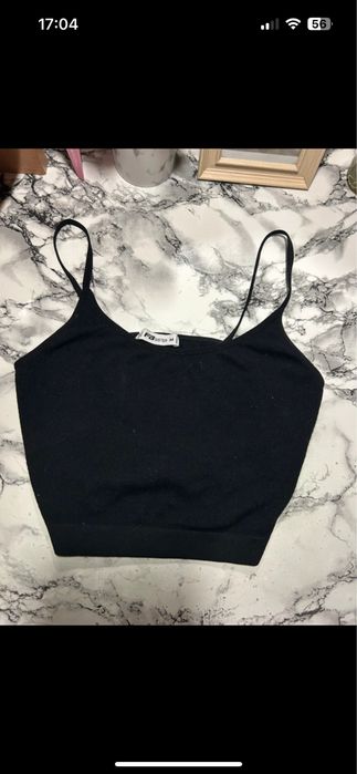 Top scurt negru.