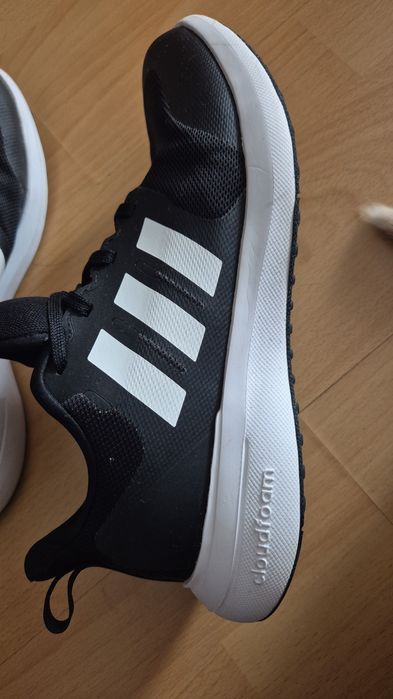 Продам кроссовки Adidas оригинал 40 р