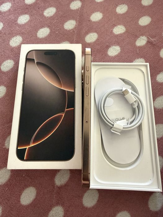 Iphone 16 pro max 256 gb Desert Titanum battery 93% Ползван е 8 мсеца в много добро състояние !