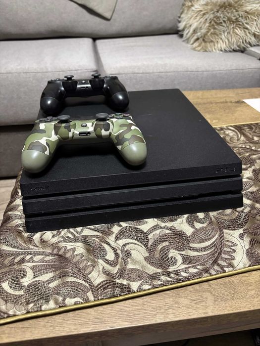PS4 PRO два джойстика