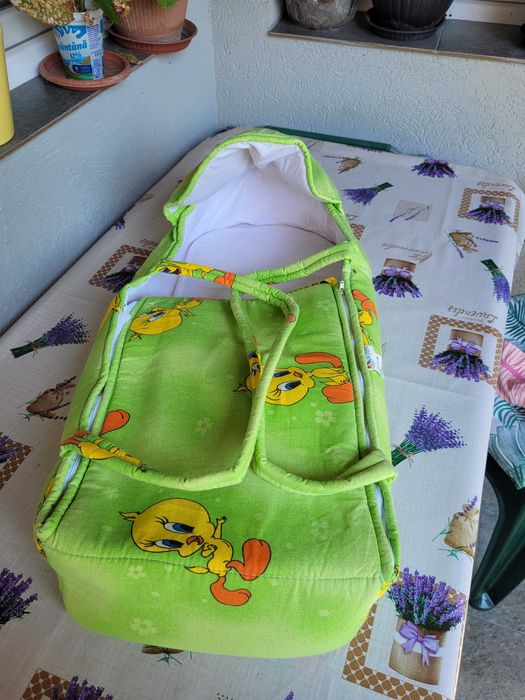 Cos bebe, cu capison detasabil, culoarea verde