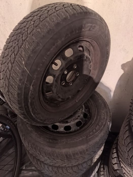 Всесезонни гуми Дънлоп 195 /65/15 с джанти стоманени 5х118