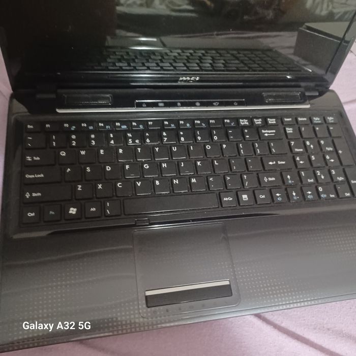 Продавам лаптоп MSI много запазен