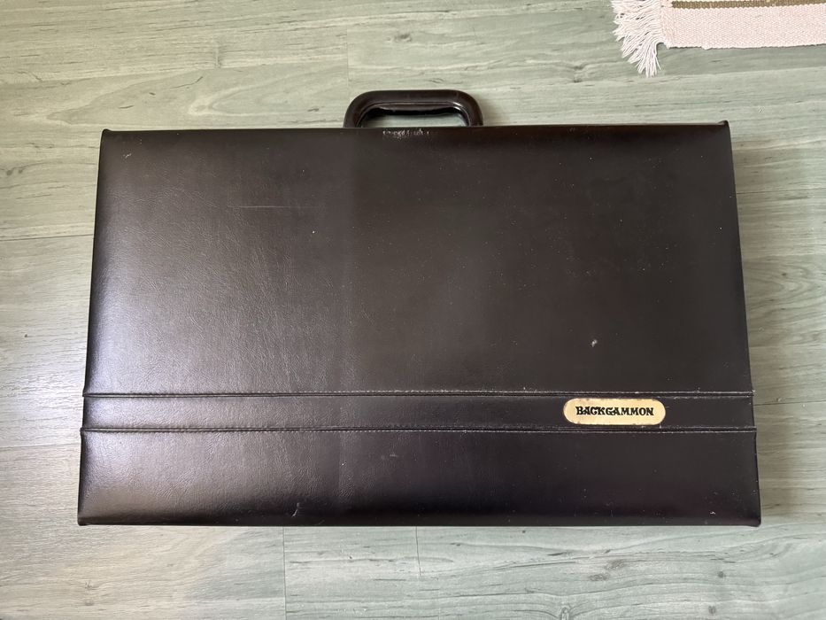 Joc de table, arata impecabil