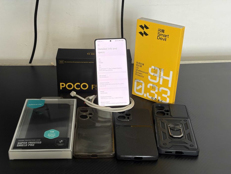 Telefon Gaming Xiaomi POCO F5 12/256 GB, stare foarte bună, 4 huse, cutie, cablu