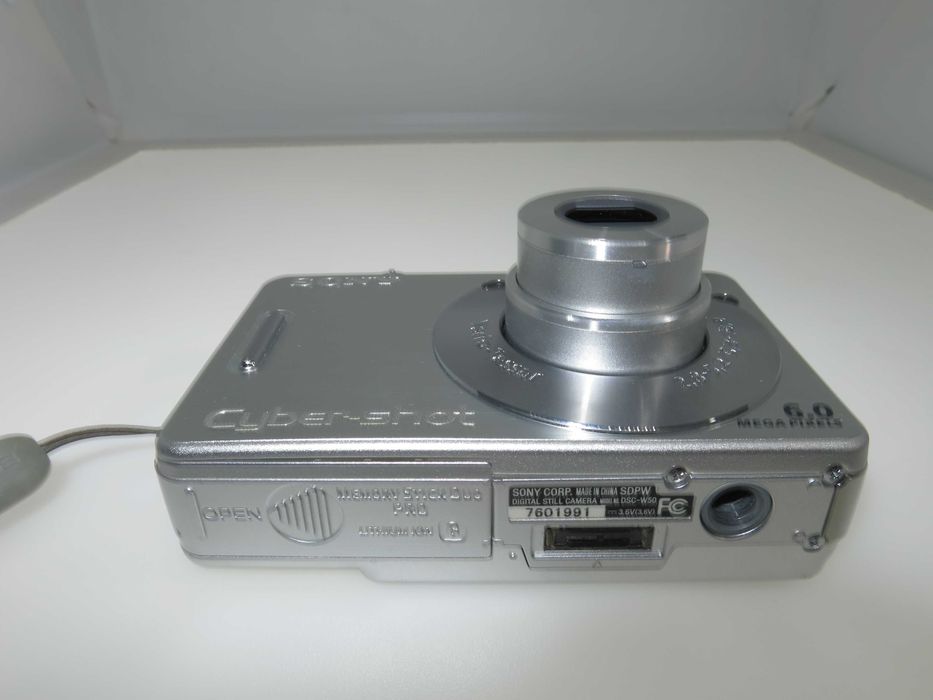 Sony Cyber-shot W50 компактен цифров фотоапарат дигитална камера НОВА