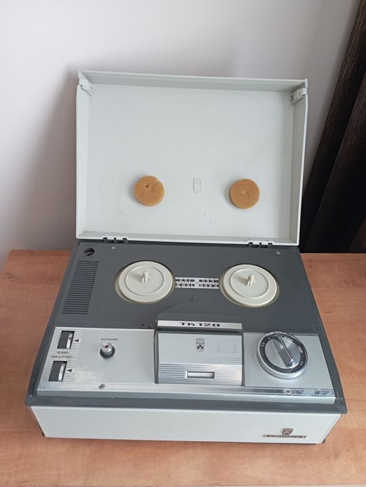 Vând magnetofon Grunding