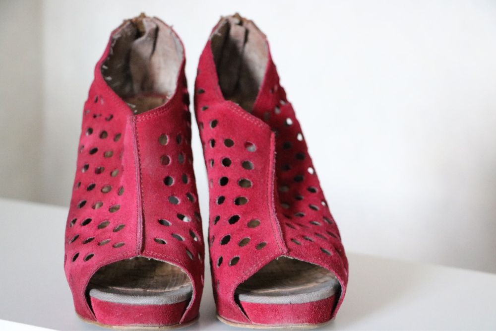 Обувь из замши