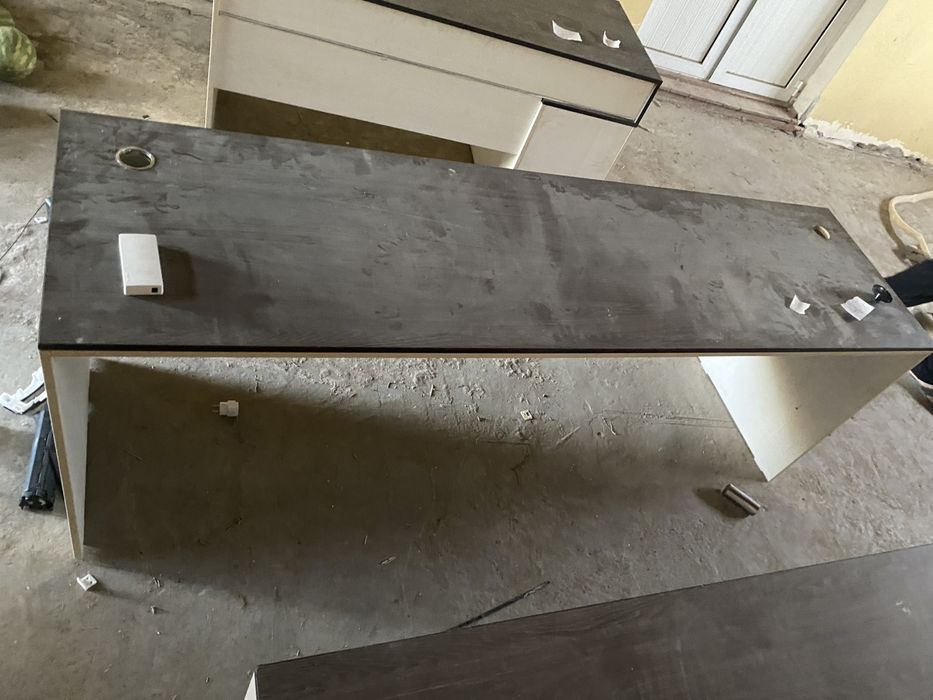 Офисной стол сотилади