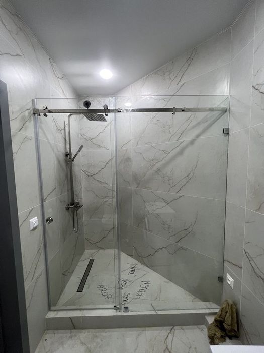 Стеклянной душ кабина