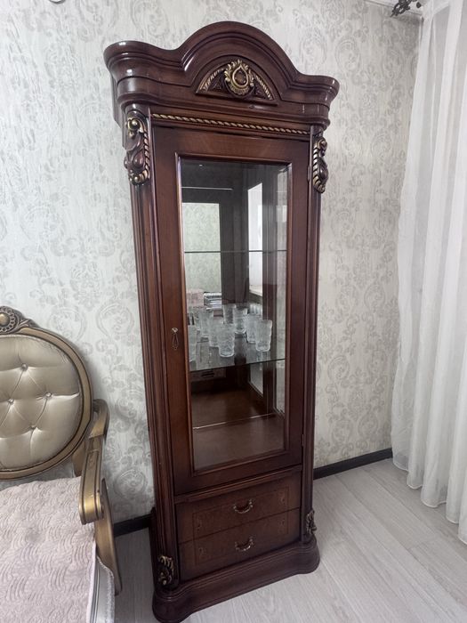 Продаю сервант для посуды