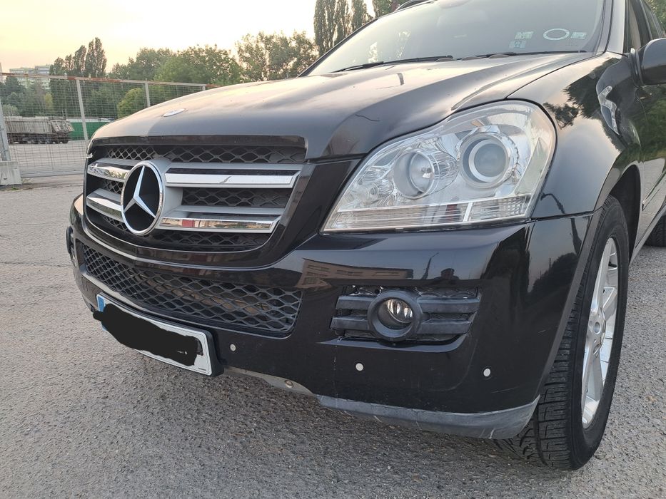 Предна броня Мерцедес ГЛ Х164 Mercedes GL X164 черна сива оборудвана