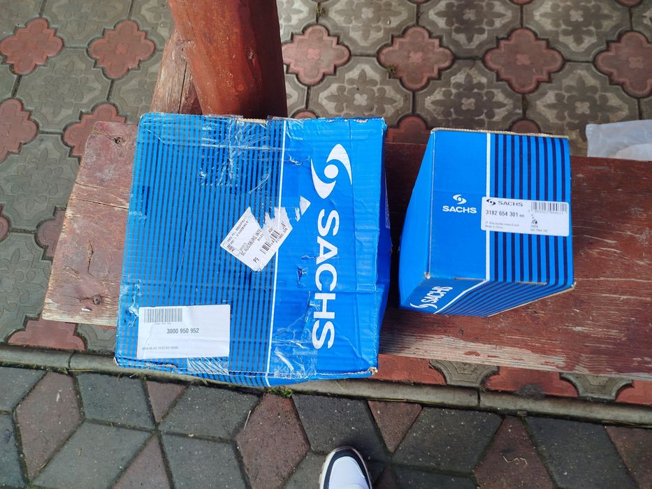 Ambreiaj kit Nissan Qashqai j10 2010 motor 2.0 4x4 benzina 141 cp