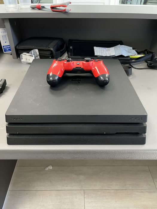 Sony Playstation 4 (PS4 Pro)