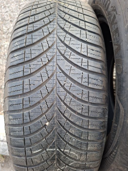 Продам шины 235/60/18 гудиер