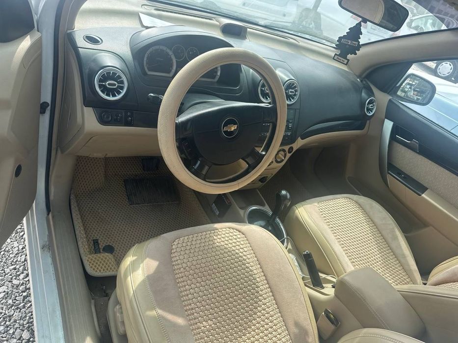 Автомобил сотилади зудлик билан