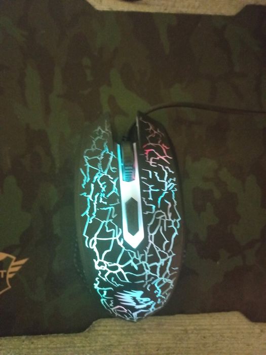 Продавам 2 мишки