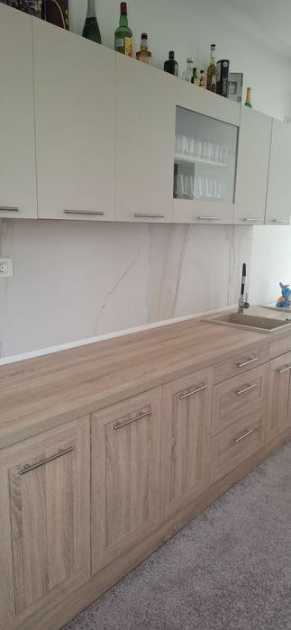 Mobila de bucătărie cu aragaz cuptor hota chiuveta de granit si robine