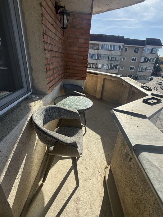 Inchiriez apartament