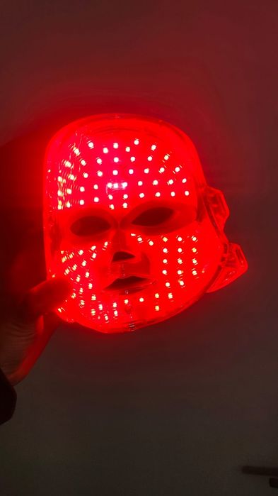 Светодиодна маска за лице