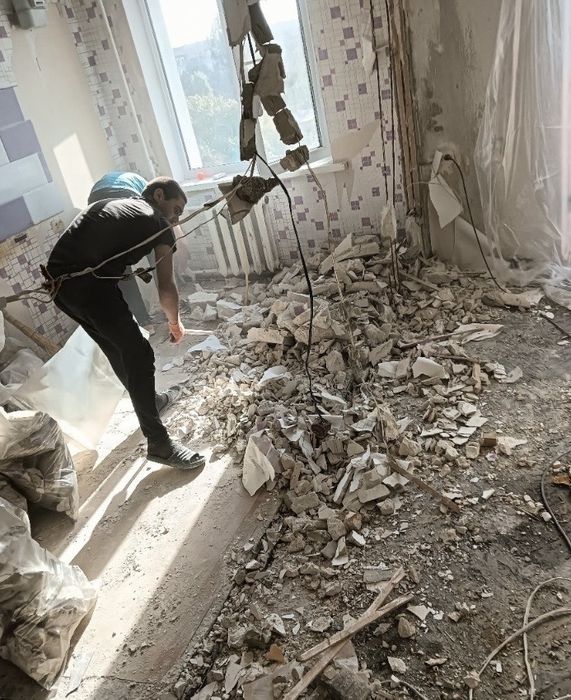 Debarasari  Moloz Debarasare Apartamente Beciuri Poduri Gunoi Demolari