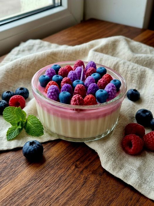 Lumânare handmade tartă cu fructe de pădure